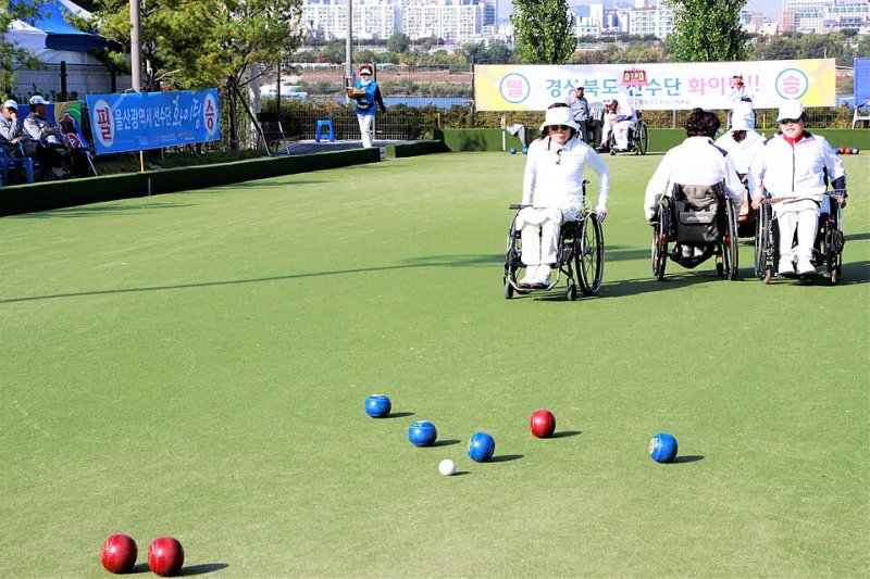 Carpet, Cork and Quads: The Secret Leg Science Happening Down Your Local Bowls Club