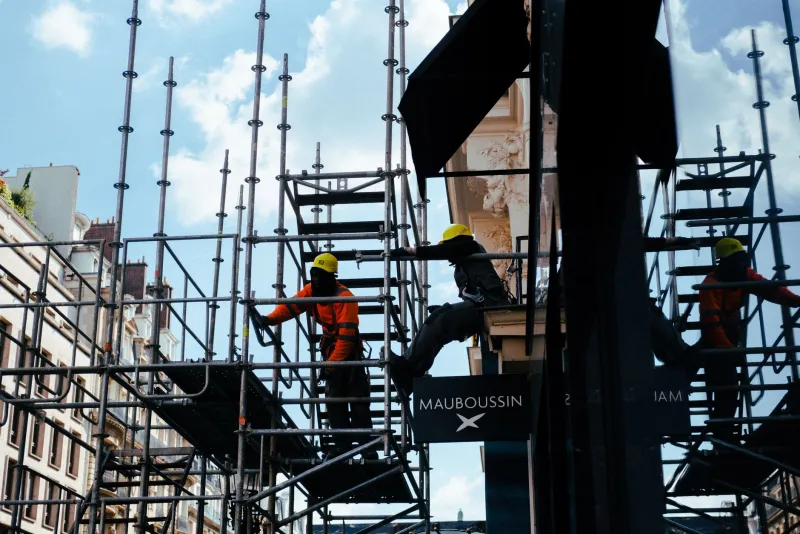 Poles, Planks and Pure Quad Power: What Britain's Scaffolders Know About Leg Strength That No PT Can Teach You